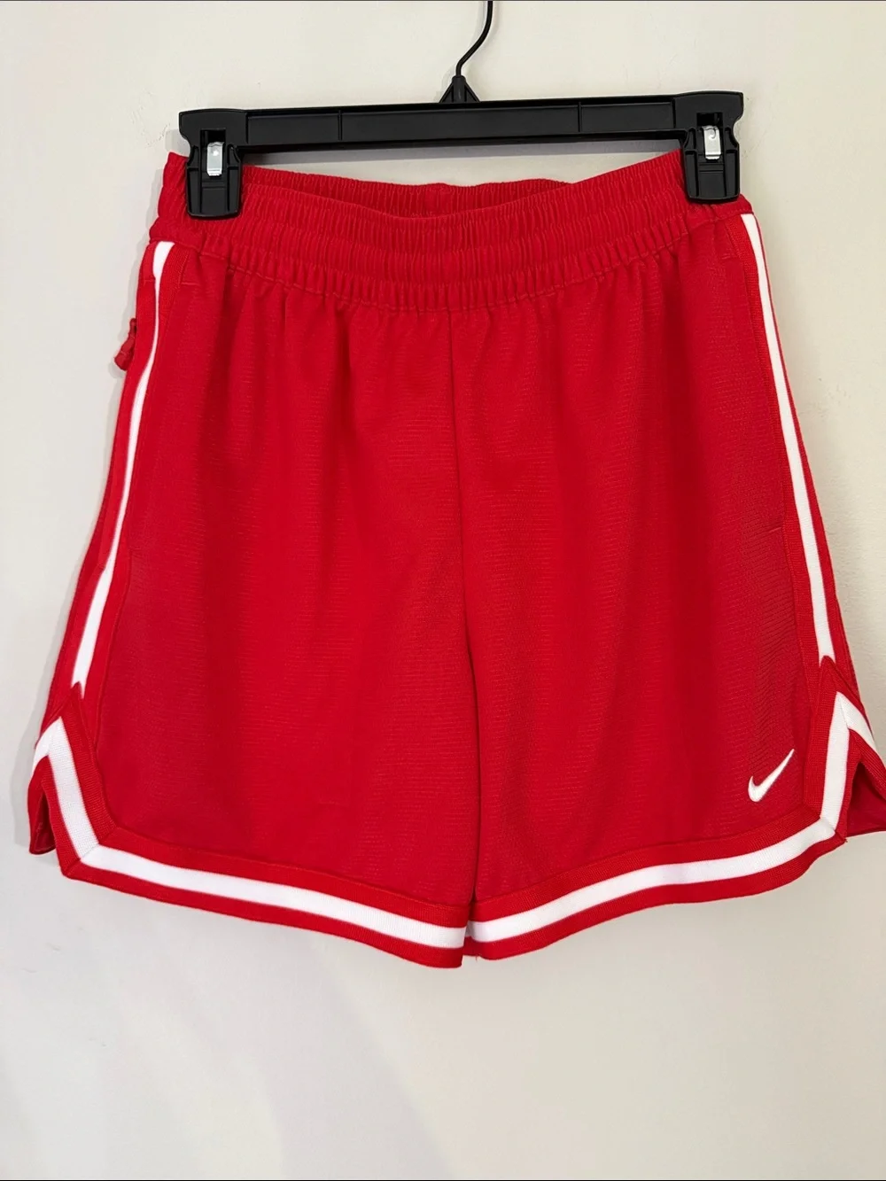 Nike boys youth Red Athletic Shorts Size Large